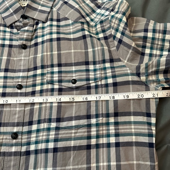 Express button up - Picture 4 of 8